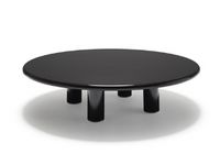 Il tavolo Smalto della nuova collezione Knoll