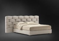 The spectacular Majal bed by Flou